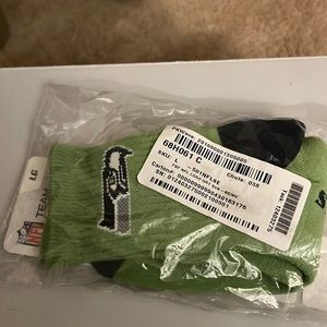 NFL size L navy and green socks